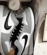AJ1烟灰低帮出闲置，42码，觉得有点小了
