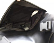 URBAN REVIVO夏季新款男士潮流三角印大容量斜挎包U